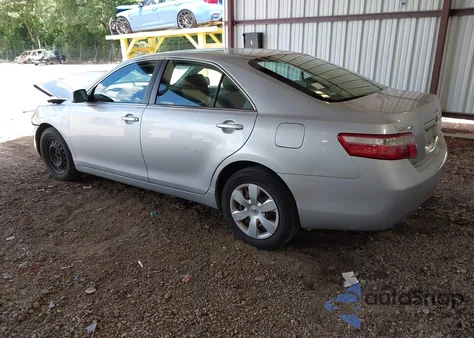 2007 Toyota Camry Le z USA, uszkodzony, nr VIN 4T1BE46K07U669426